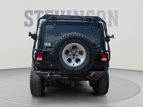 Used 2018 Jeep Wrangler Unlimited Rubicon w/ Cold Weather Group AWD/4WD image 4