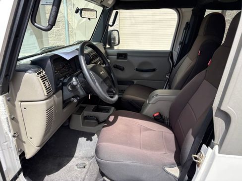 Used 2005 Jeep Wrangler Rubicon AWD/4WD image 16