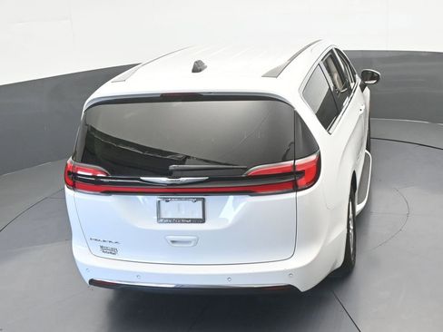 Used 2023 Chrysler Pacifica Touring-L image 52