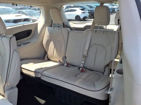 Used 2019 Chrysler Pacifica Limited FWD image 30