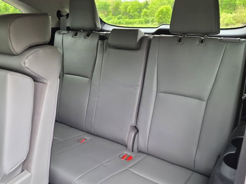 Used 2020 Toyota Highlander XLE AWD/4WD image 28