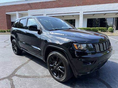 Used 2019 Jeep Grand Cherokee Altitude AWD/4WD image 8