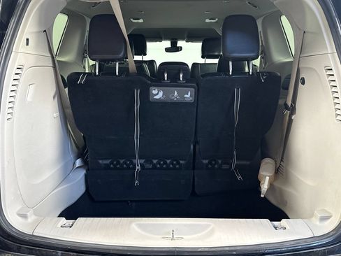 Used 2020 Chrysler Voyager Lxi FWD image 11