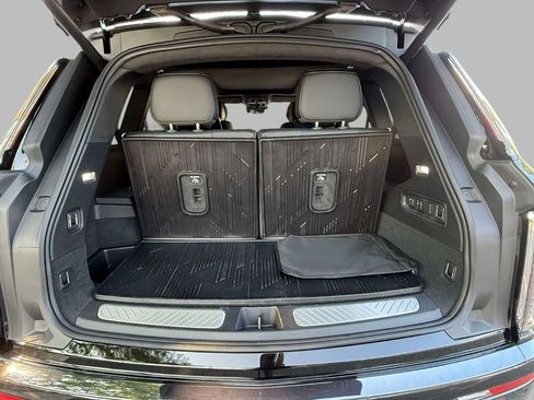 Used 2026 Cadillac Vistiq Platinum w/ LPO, Floor Liner Package AWD/4WD image 17
