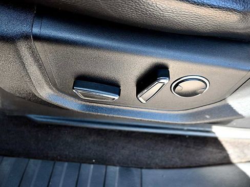 Used 2015 Ford F150 Lariat w/ Equipment Group 502A Luxury AWD/4WD image 20