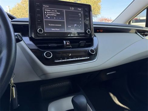 Used 2022 Toyota Corolla LE image 14