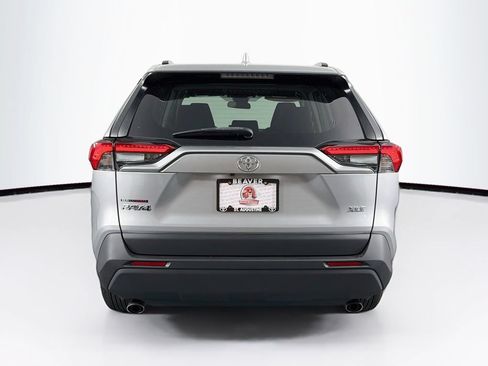 Used 2022 Toyota RAV4 XLE w/ Convenience Package FWD image 8