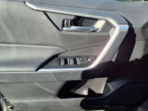 Used 2025 Toyota RAV4 XLE AWD/4WD image 19
