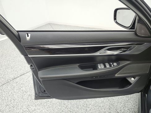 Used 2019 BMW 740i w/ M Sport Package RWD image 15