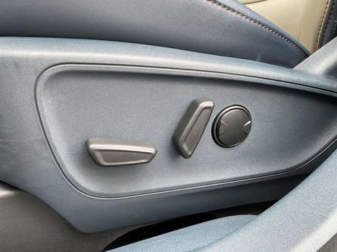 Certified 2025 Ford Maverick Lariat w/ 4K Tow Package image 17