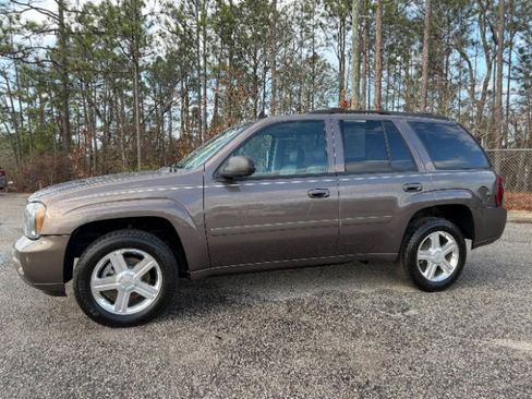 Used 2008 Chevrolet TrailBlazer LT w/ Sun And Sound Package image 1