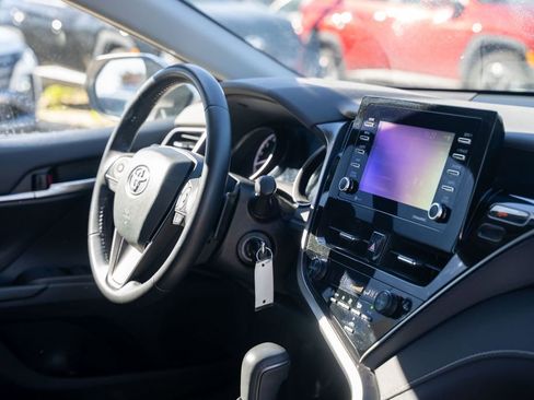 Used 2023 Toyota Camry SE image 11