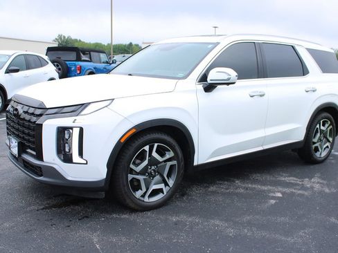 Used 2023 Hyundai Palisade Limited w/ Cargo Package FWD image 3