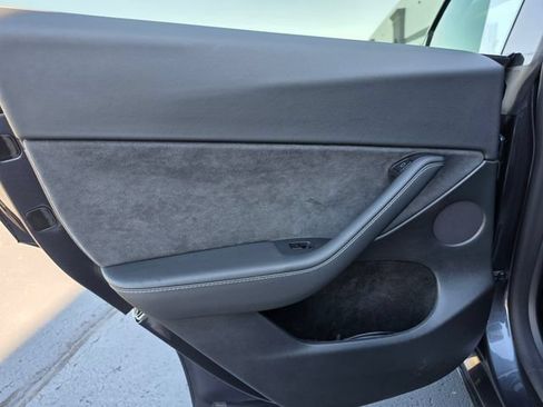 Used 2025 Tesla Model Y Long Range RWD image 33