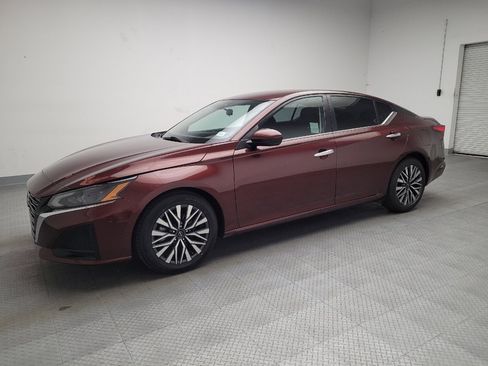 Used 2023 Nissan Altima 2.5 SV image 2