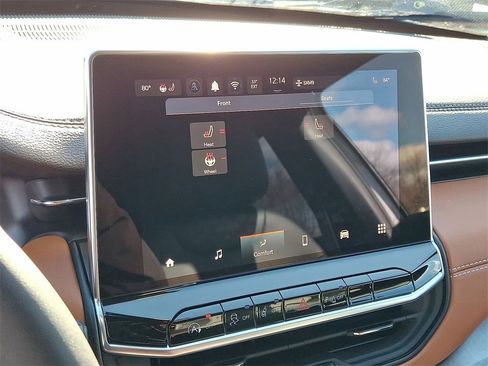 Certified 2024 Jeep Compass Limited image 19