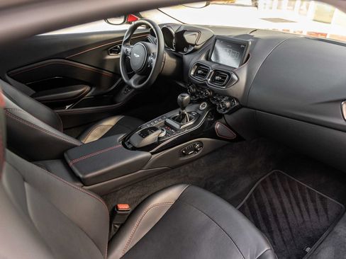 Used 2021 Aston Martin V8 Vantage Coupe RWD image 37