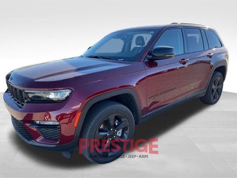 Used 2023 Jeep Grand Cherokee Limited w/ Black Appearance Package image 11