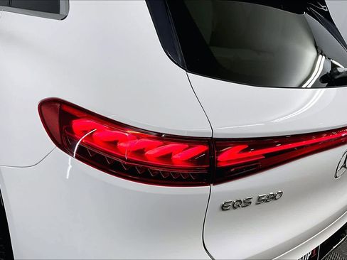 Used 2023 Mercedes-Benz EQS 580 4MATIC SUV image 28