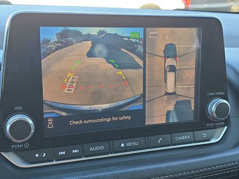 Used 2021 Nissan Rogue SV w/ Premium Package image 17