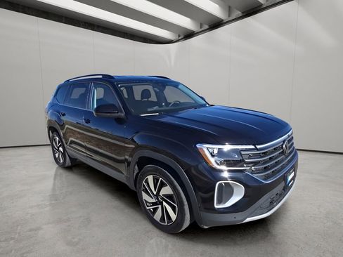 Used 2025 Volkswagen Atlas SE image 7