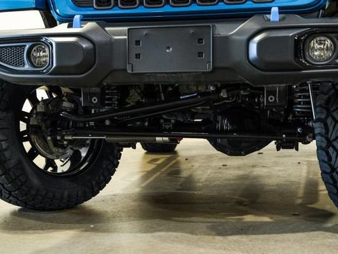 Used 2024 Jeep Wrangler Unlimited w/ Convenience Group AWD/4WD image 12