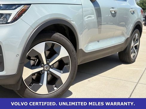 Certified 2025 Volvo XC40 B5 Plus AWD/4WD image 12
