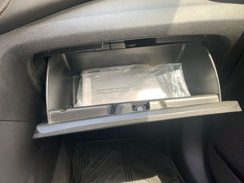 Used 2020 Chevrolet Trax LT w/ LT Convenience Package image 19