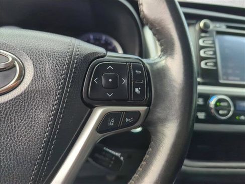 Certified 2019 Toyota Highlander SE FWD image 18