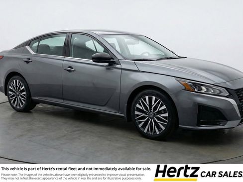 Used 2025 Nissan Altima 2.5 SV image 1