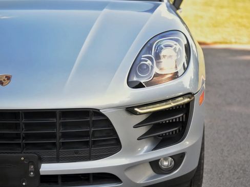 Used 2015 Porsche Macan S AWD/4WD image 34
