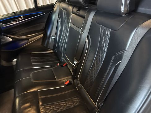 Used 2019 BMW M550i xDrive AWD/4WD image 18