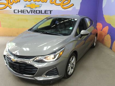 Used 2019 Chevrolet Cruze Premier FWD image 7