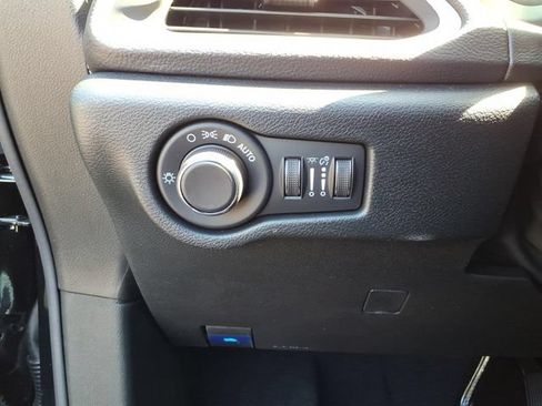 New 2027 Chrysler Pacifica Limited w/ S Appearance Package FWD image 17