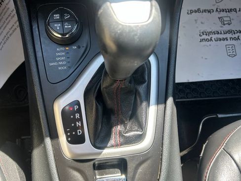Used 2016 Jeep Cherokee Trailhawk w/ Leather Interior Group AWD/4WD image 32