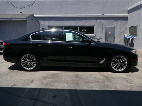 Used 2023 BMW 530i w/ Convenience Package RWD image 2