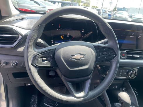 Used 2025 Chevrolet TrailBlazer LT FWD image 29