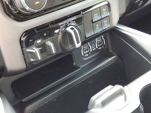 Used 2022 RAM 1500 Big Horn AWD/4WD image 26