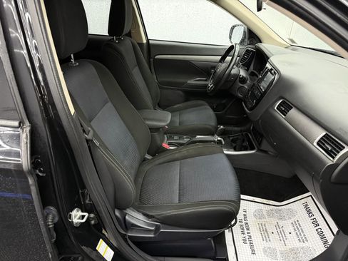 Used 2017 Mitsubishi Outlander SE FWD image 6