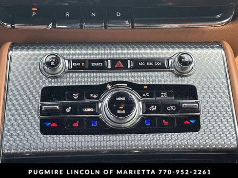 Used 2023 Lincoln Aviator Black Label w/ Class IV Trailer Tow Package AWD/4WD image 31