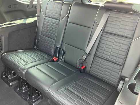 Used 2025 Cadillac Escalade ESV V AWD/4WD image 23