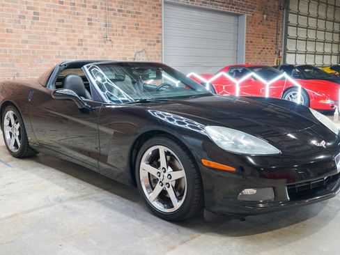 Used 2007 Chevrolet Corvette Coupe w/ Preferred Equipment Group RWD image 32
