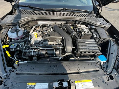Used 2025 Volkswagen Jetta SE FWD image 34