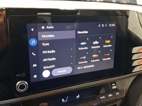 Used 2025 Toyota Camry SE image 11