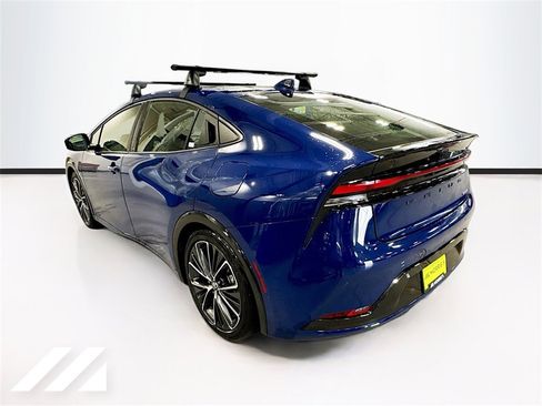 Used 2023 Toyota Prius XLE image 7