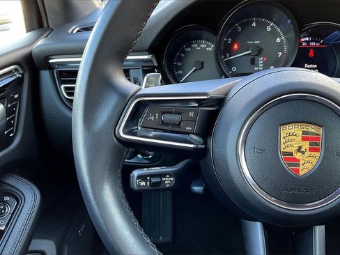 Used 2022 Porsche Macan Base image 11