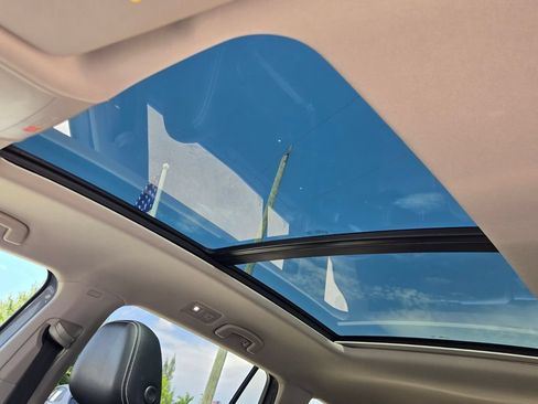 Used 2023 Volkswagen Atlas SE w/ Panoramic Sunroof Package FWD image 17