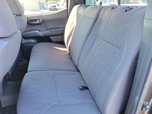 Used 2017 Toyota Tacoma TRD Sport image 14