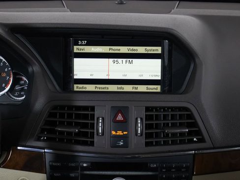 Used 2011 Mercedes-Benz E 550 Cabriolet image 26