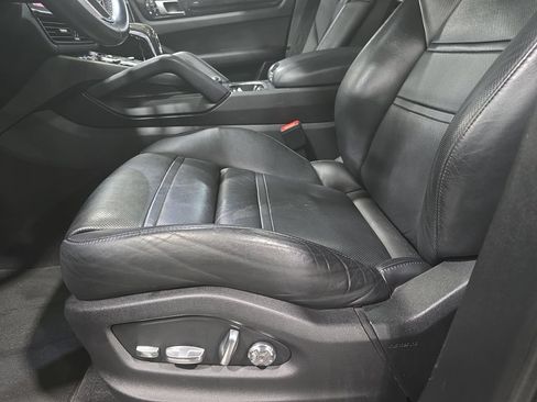 Used 2020 Porsche Cayenne E-Hybrid Coupe AWD/4WD image 20